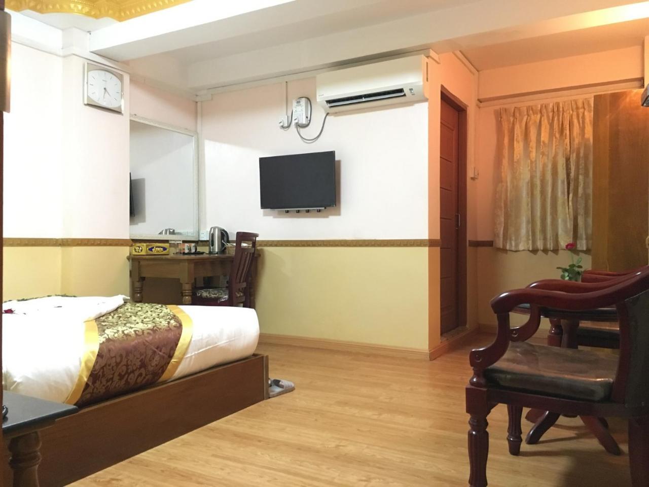 C & Y Hotel Yangon Bagian luar foto