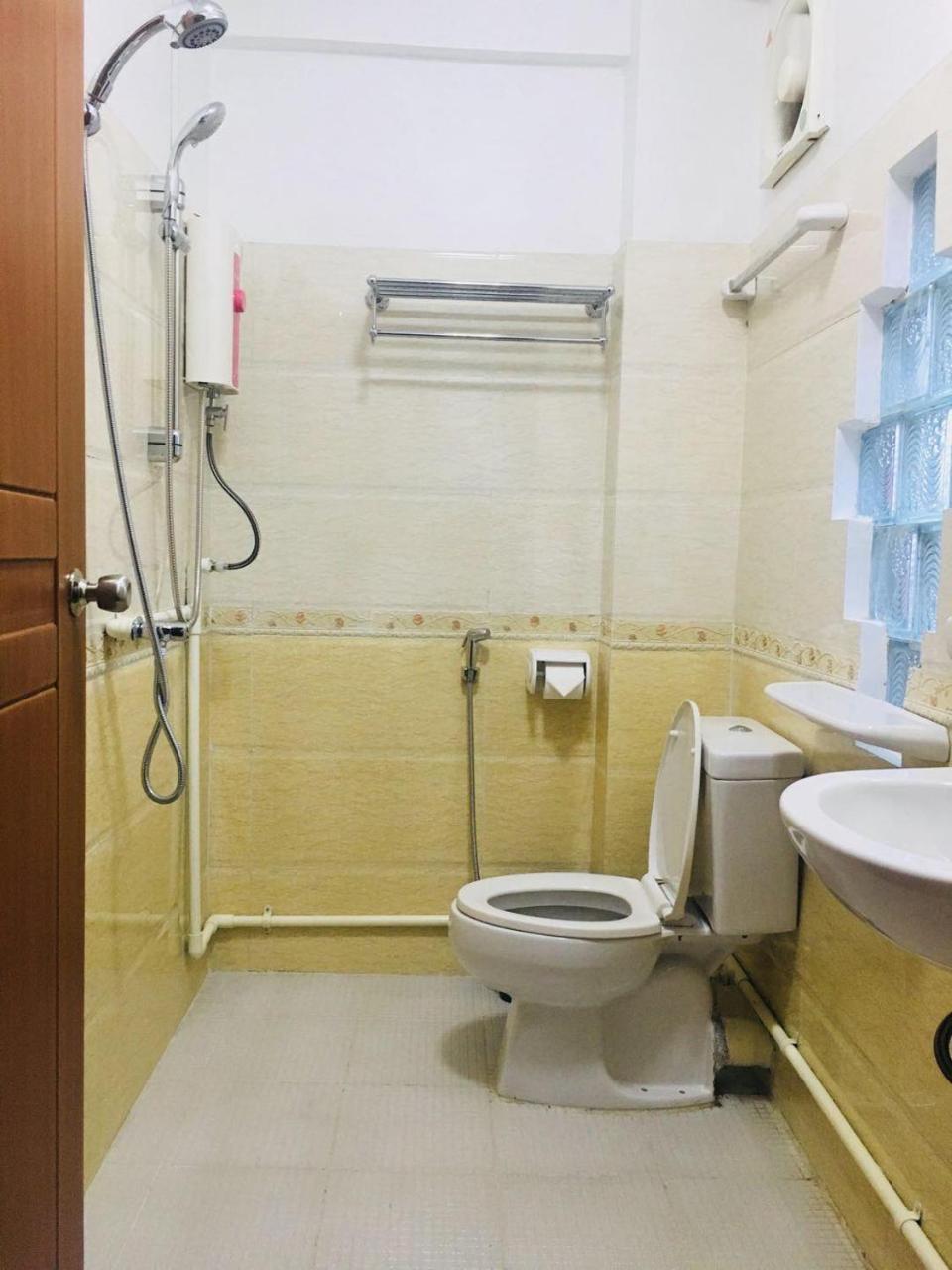 C & Y Hotel Yangon Bagian luar foto