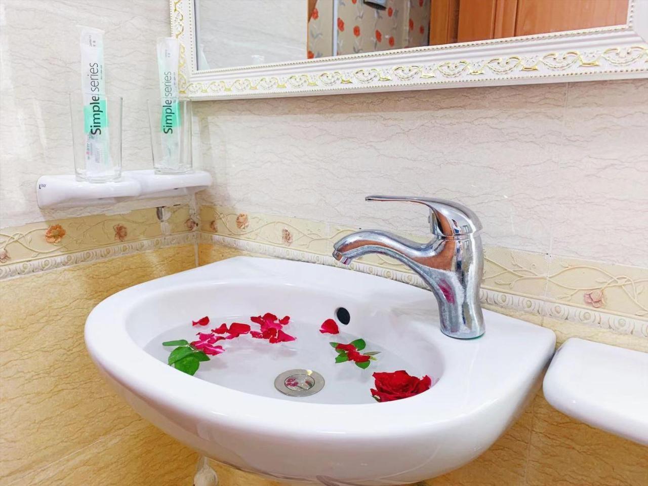 C & Y Hotel Yangon Bagian luar foto