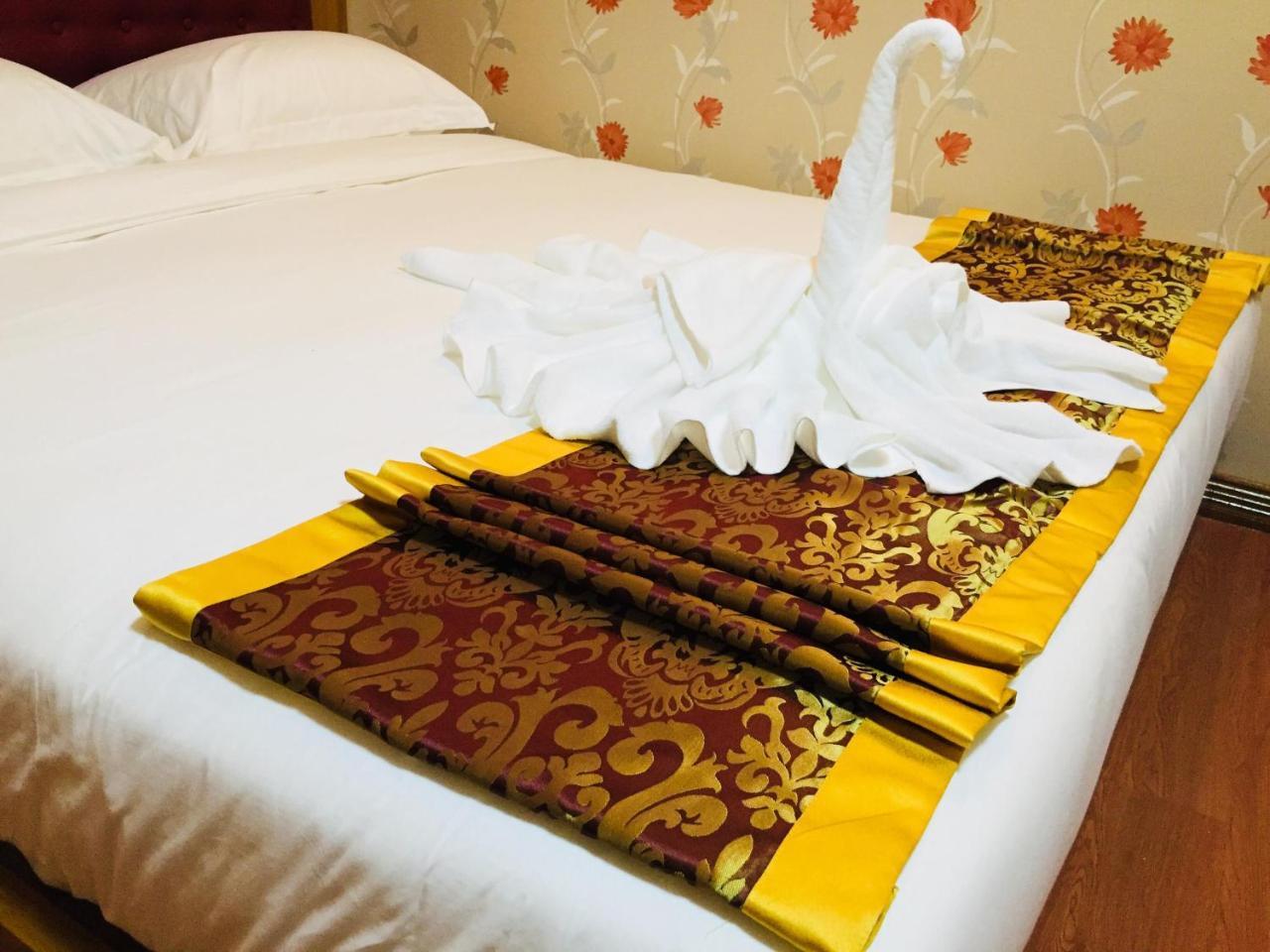C & Y Hotel Yangon Bagian luar foto