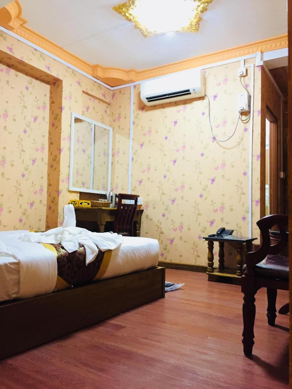C & Y Hotel Yangon Bagian luar foto