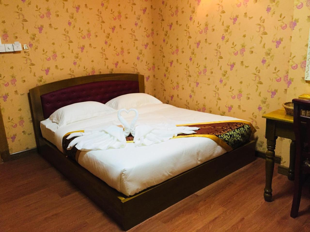 C & Y Hotel Yangon Bagian luar foto
