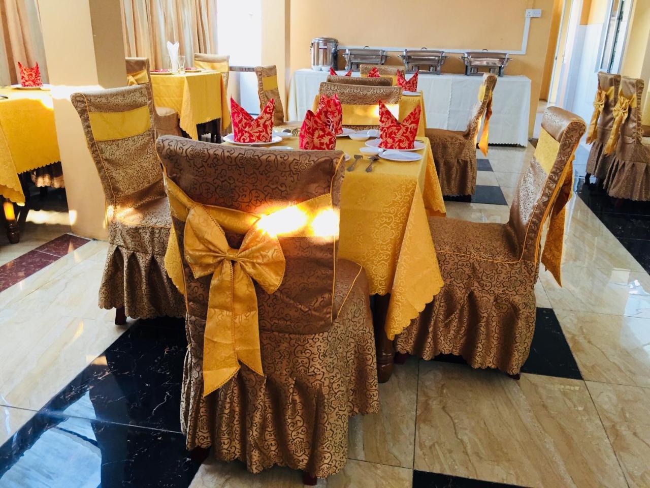 C & Y Hotel Yangon Bagian luar foto